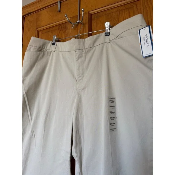 Dockers Woman Metro Pant Beige Khaki Straight Leg Trousers 24W Short NWT - Picture 2 of 5